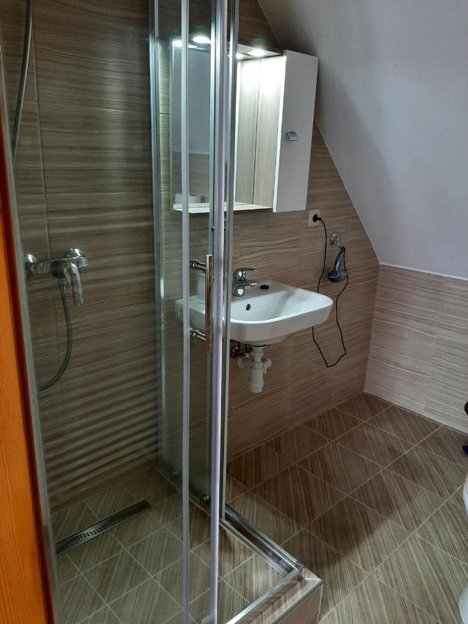 Nosztalgia Vendeghaz Hotel ซาลาแอแกร์แซค ภายนอก รูปภาพ