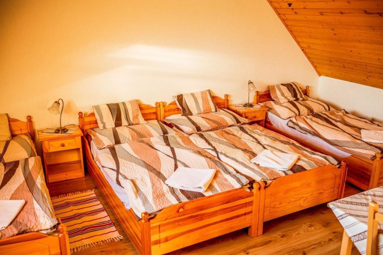 Nosztalgia Vendeghaz Hotel ซาลาแอแกร์แซค ภายนอก รูปภาพ