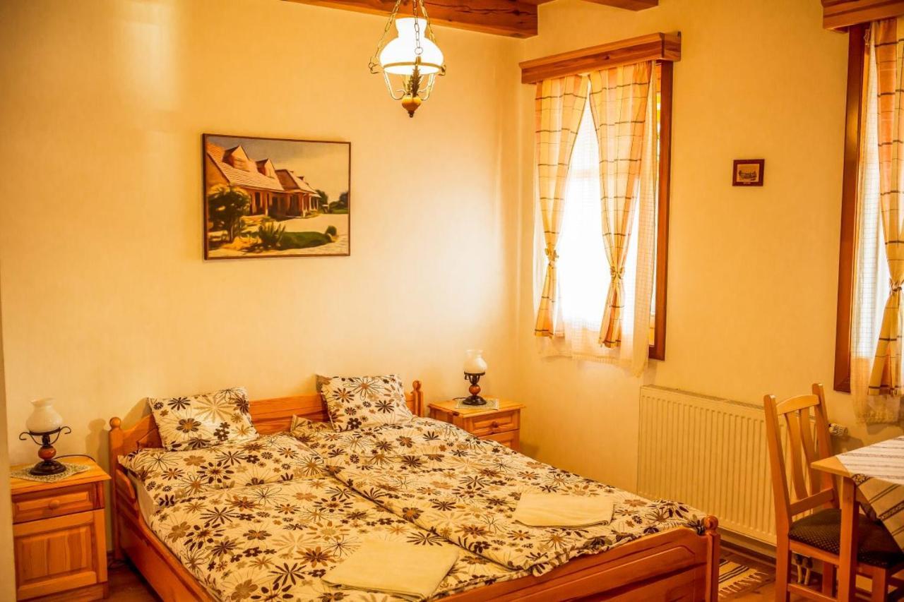 Nosztalgia Vendeghaz Hotel ซาลาแอแกร์แซค ภายนอก รูปภาพ