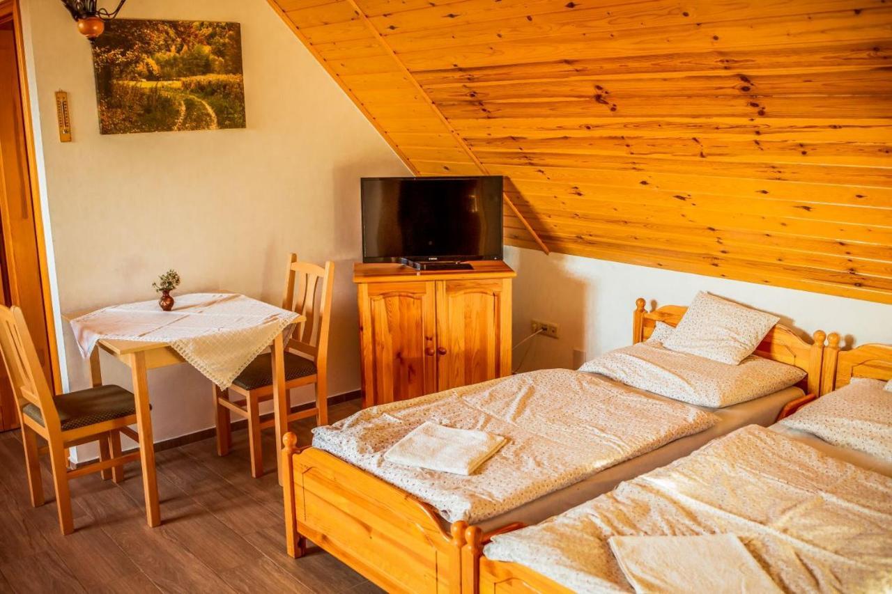Nosztalgia Vendeghaz Hotel ซาลาแอแกร์แซค ภายนอก รูปภาพ