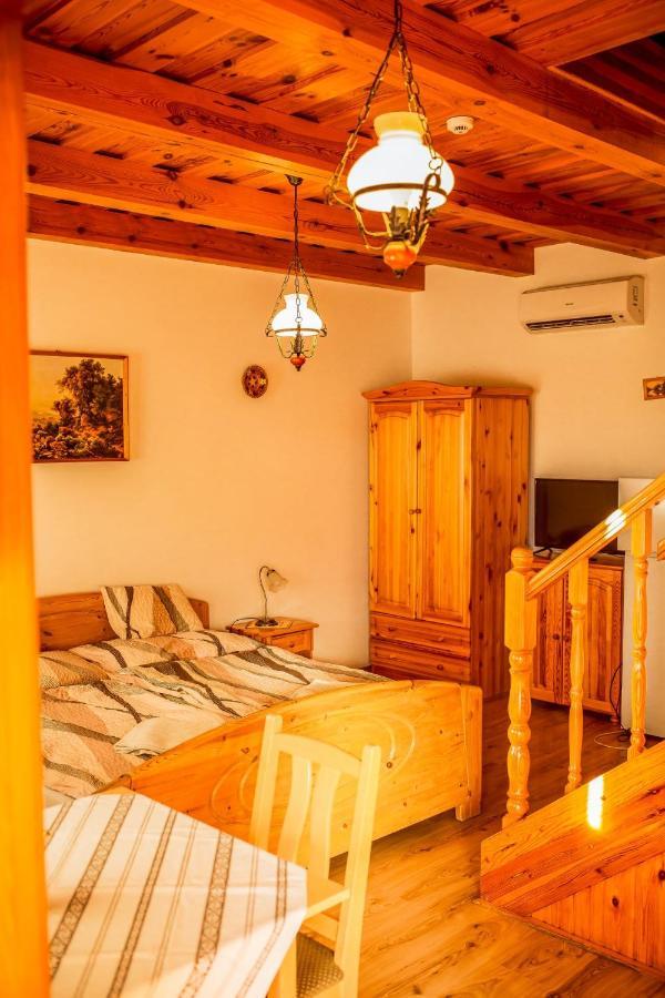 Nosztalgia Vendeghaz Hotel ซาลาแอแกร์แซค ภายนอก รูปภาพ