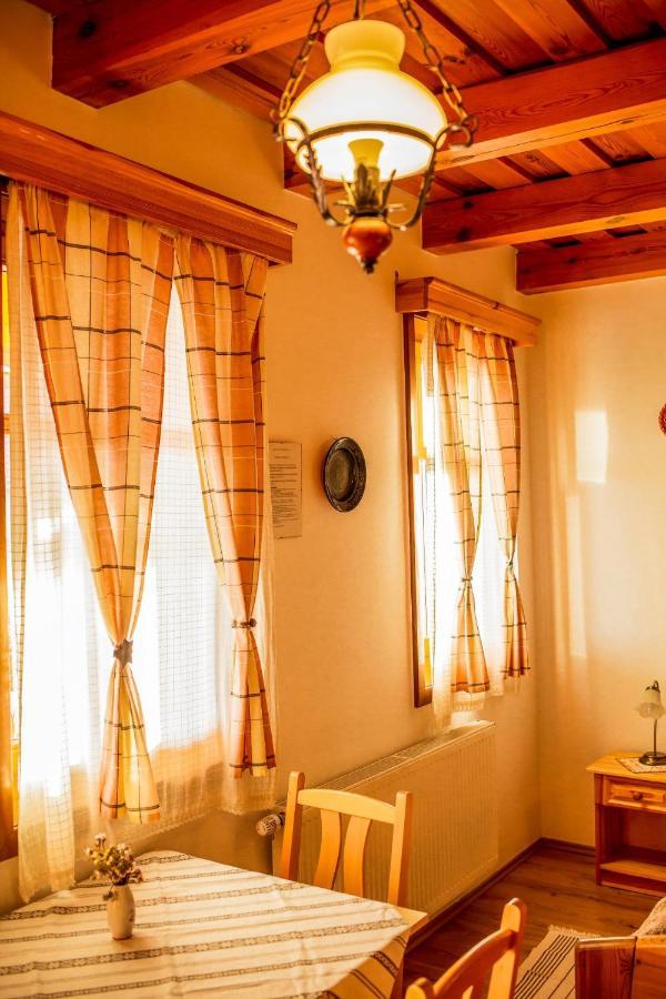 Nosztalgia Vendeghaz Hotel ซาลาแอแกร์แซค ภายนอก รูปภาพ