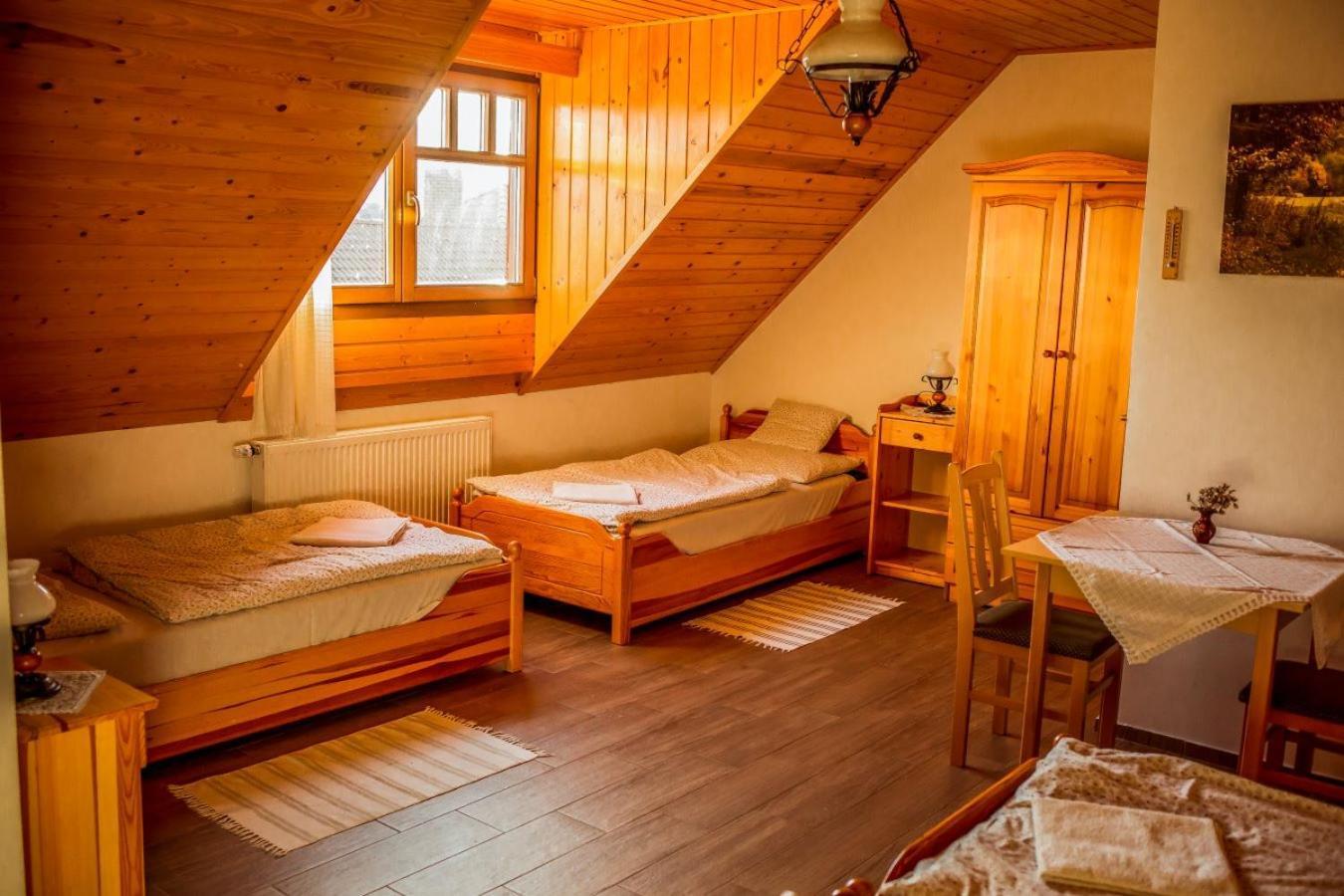 Nosztalgia Vendeghaz Hotel ซาลาแอแกร์แซค ภายนอก รูปภาพ