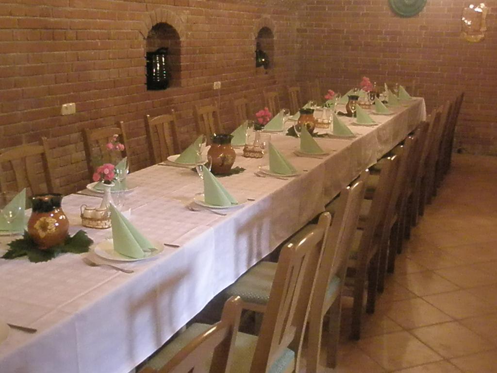 Nosztalgia Vendeghaz Hotel ซาลาแอแกร์แซค ภายนอก รูปภาพ